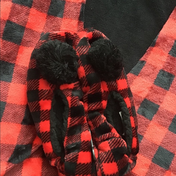 Medium large soft slippers new never worn - Picture 13 of 16